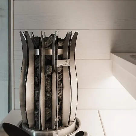 Luxury Hovi *
